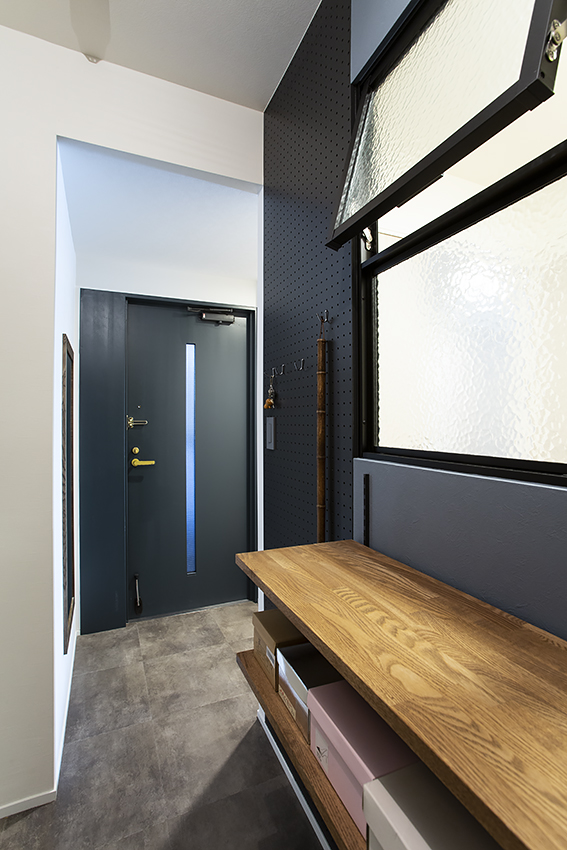 本でつくる最後の壁、ただいま工事中