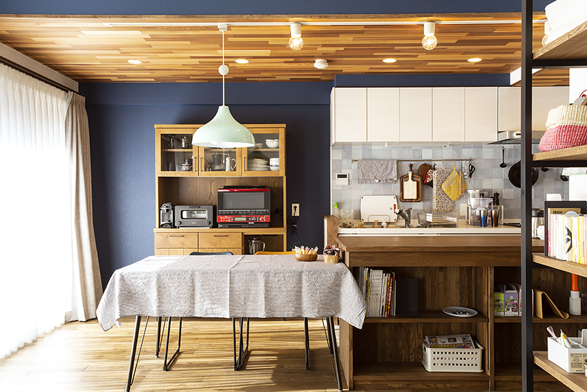 本でつくる最後の壁、ただいま工事中