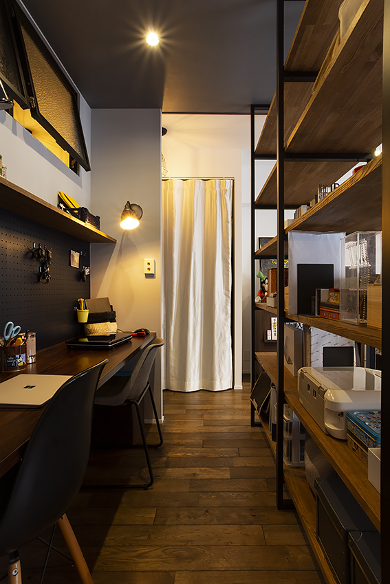 本でつくる最後の壁、ただいま工事中