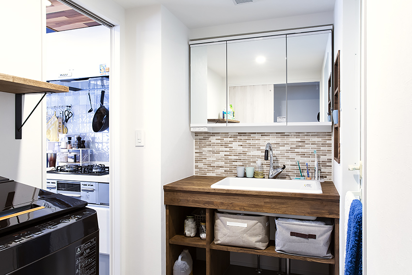 本でつくる最後の壁、ただいま工事中