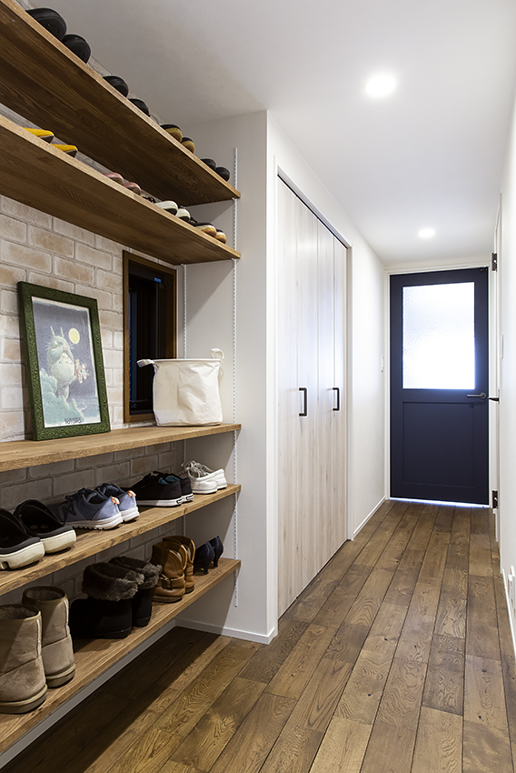 本でつくる最後の壁、ただいま工事中