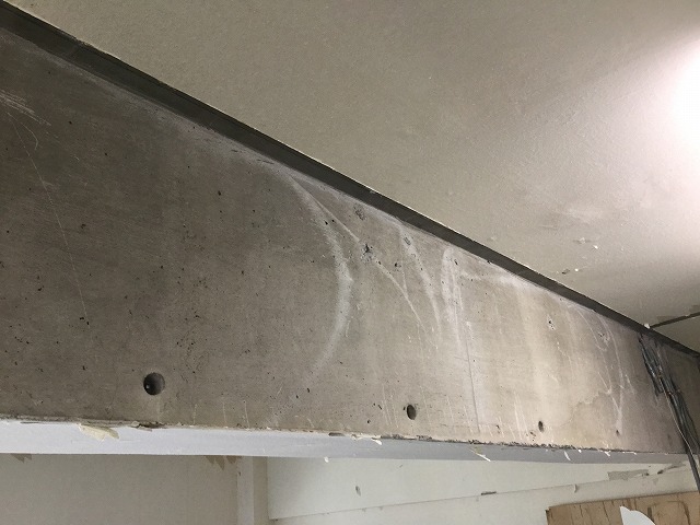 むき出しの梁