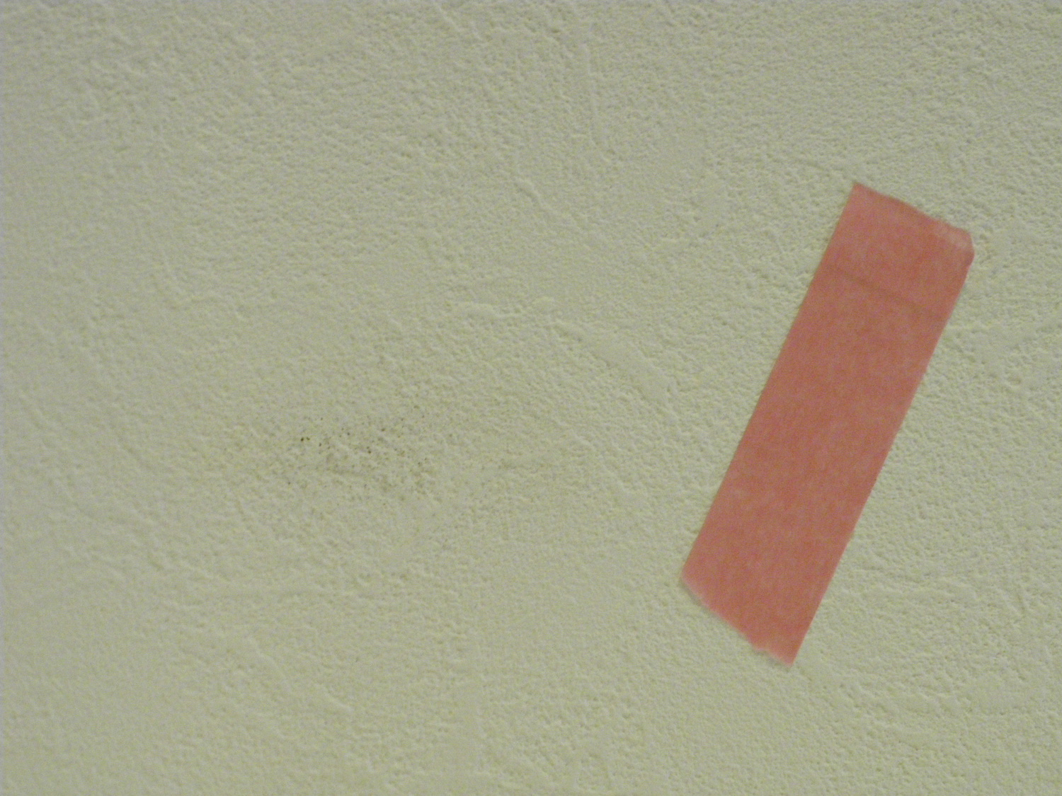 マスキングテープを貼って