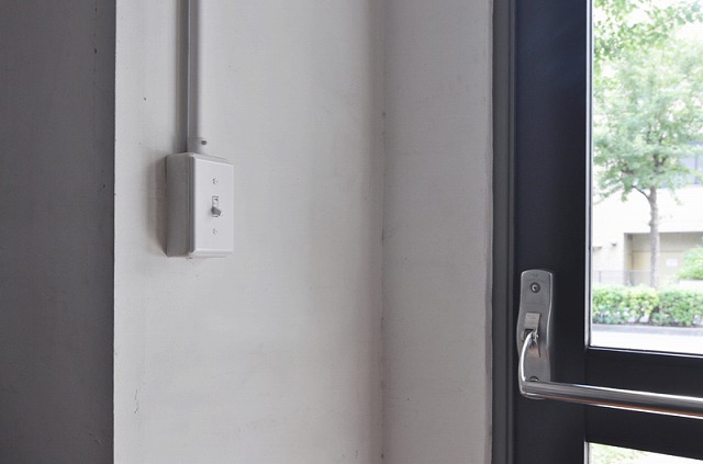 東京リノ日和 露出型ボックスとトグルスイッチ