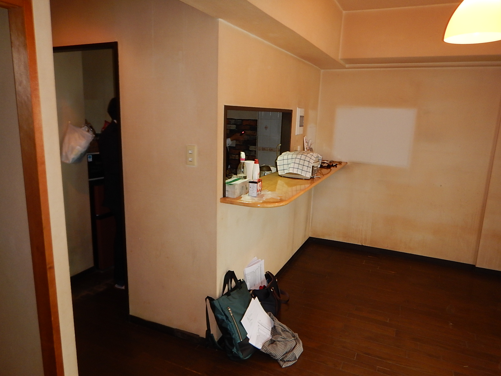 アクセントクロスで彩る!ギャラリー風のおしゃれなII型キッチン_before