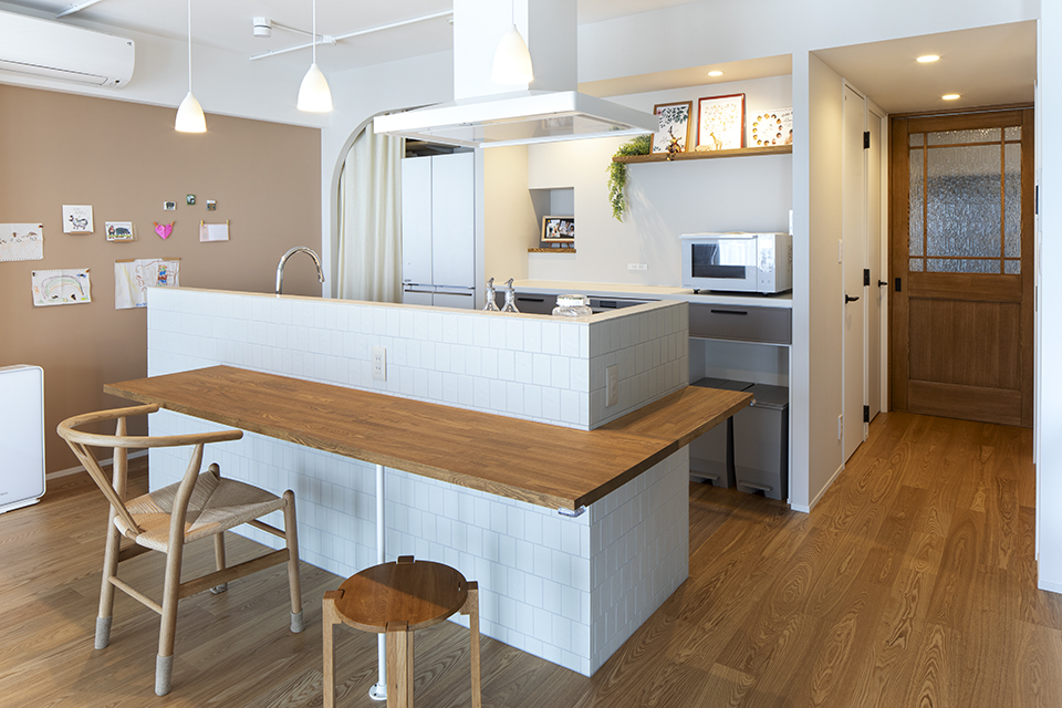 広々リビングで楽しむ!家族が集うアイランド型キッチン_after
