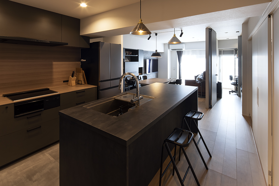 夫婦で使いやすい!高さ調整と回遊性を備えたII型キッチン_after