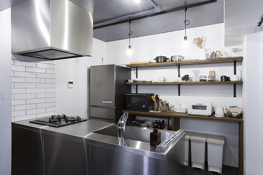 カフェの居心地を自宅で!ディスプレイ収納が映えるペニンシュラ型キッチン_after