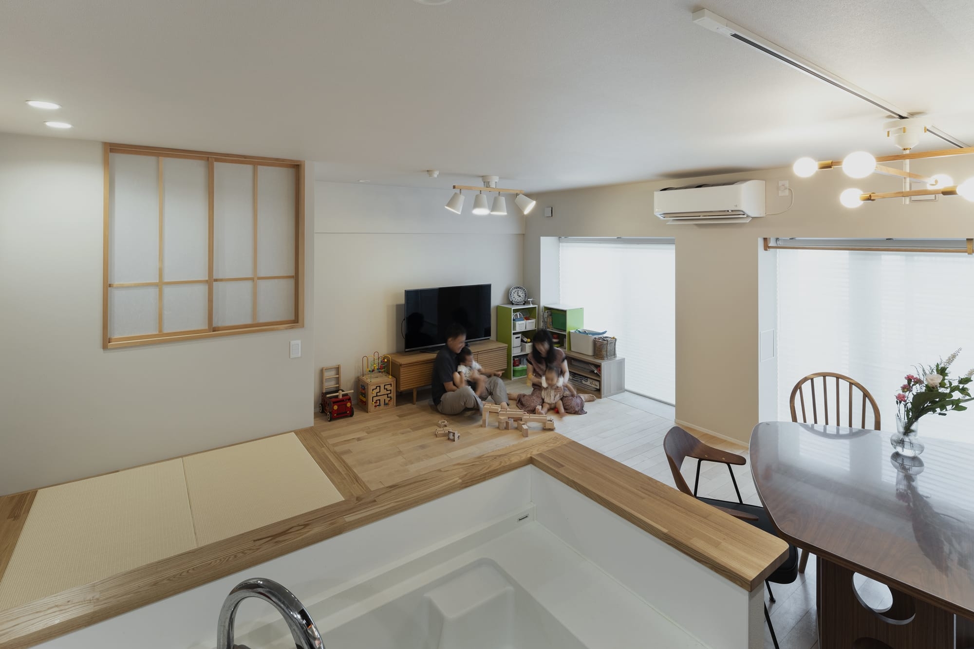 家族の暮らしに合わせた光と風があふれる住まい