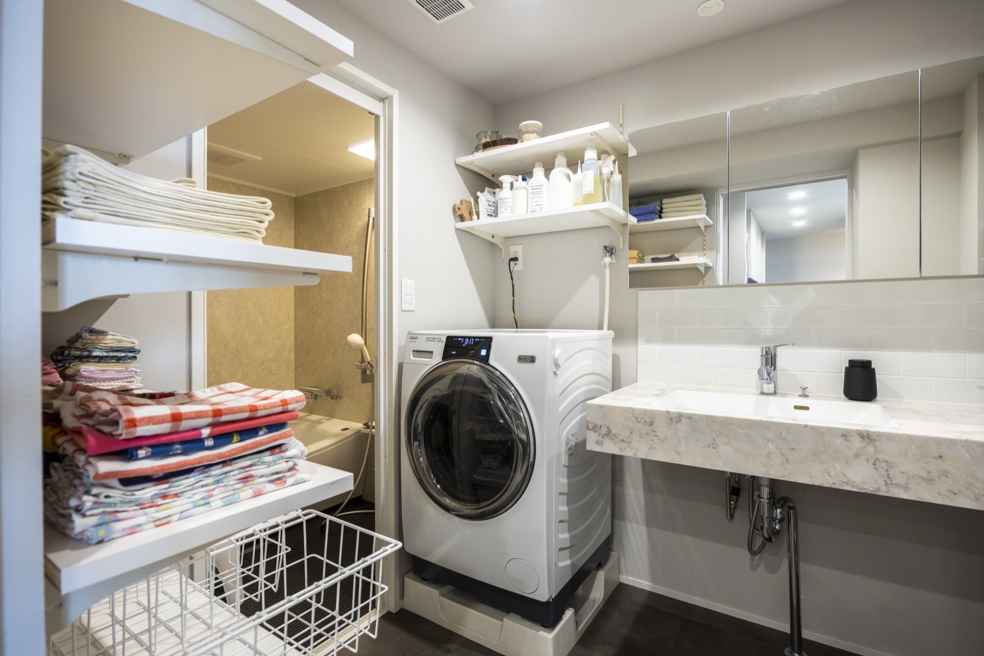 家族が集まる心地良い、大きなダイニングテーブルのある暮らし