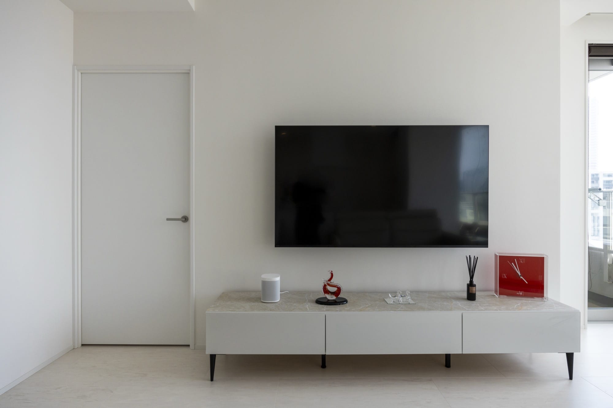 海の景色を日常に取り込む、開放的なLDK