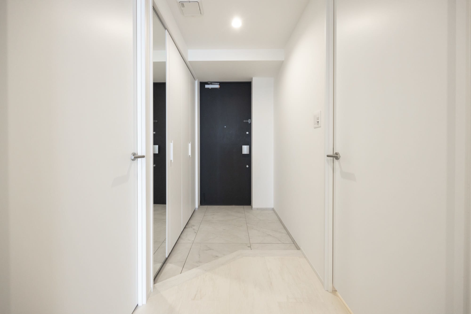 海の景色を日常に取り込む、開放的なLDK